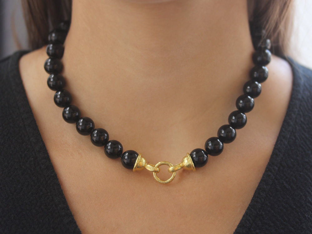 Elizabeth Locke 17 Cassandra Clasp Necklace With 12mm Onyx Beads